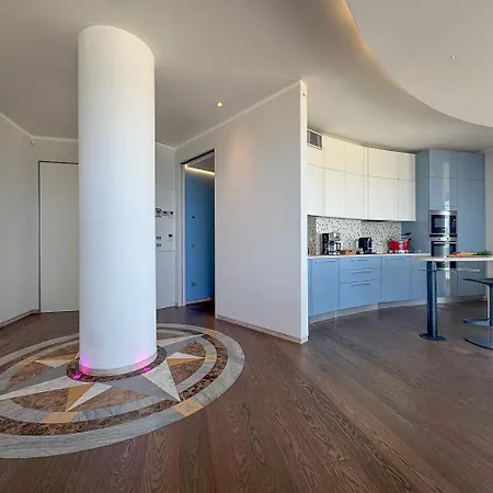 Lägenhet Luxury Seafront Apartment, Parking And By Host Hero
