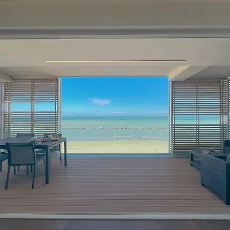 Lägenhet Luxury Seafront Apartment, Parking And By Host Hero *