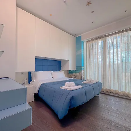Luxury Seafront Apartment, Parking And By Host Hero Lägenhet