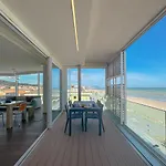 아파트 Luxury Seafront Apartment, Parking And By Host Hero