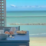 Luxury Seafront Apartment, Parking And By Host Hero アパート チヴィタノーヴァ・マルケ