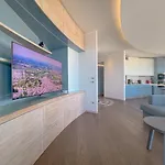 아파트 Luxury Seafront Apartment, Parking And By Host Hero