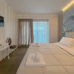 Luxury Seafront Apartment, Parking And By Host Hero 아파트 시비타노바 마르셰
