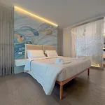 아파트 Luxury Seafront Apartment, Parking And By Host Hero 시비타노바 마르셰