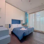 Luxury Seafront Apartment, Parking And By Host Hero アパート