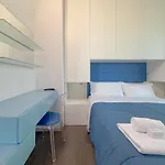아파트 Luxury Seafront Apartment, Parking And By Host Hero 시비타노바 마르셰