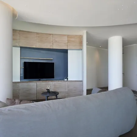 Luxury Seafront With Private Parking And Appartamento