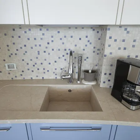 Luxury With Parking By Host Hero דירה *