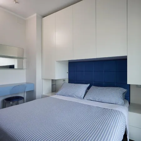 Luxury Seafront With Private Parking And Appartamento