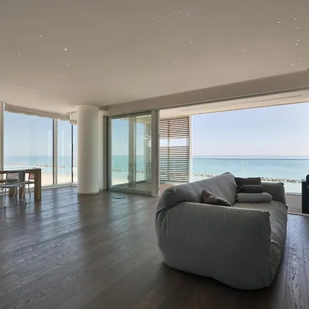Appartamento Luxury Seafront With Private Parking And