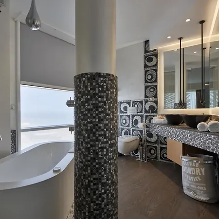 Appartamento Luxury Seafront With Private Parking And