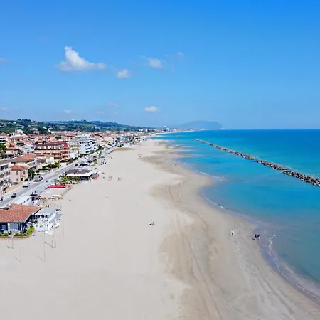 Luxury Seafront With Private Parking And Civitanova Marche
