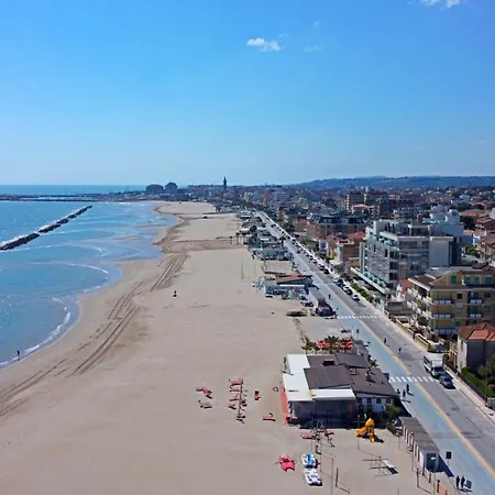 Luxury Seafront With Private Parking And Appartamento Civitanova Marche