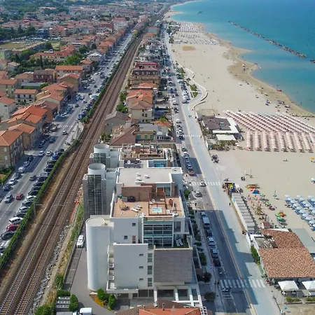 Luxury Seafront With Private Parking And Appartamento