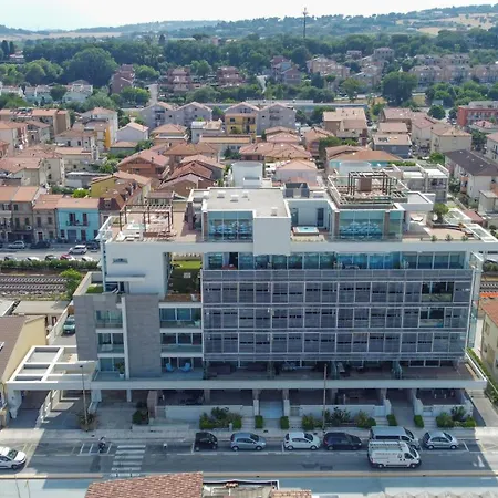 Luxury Seafront With Private Parking And Civitanova Marche