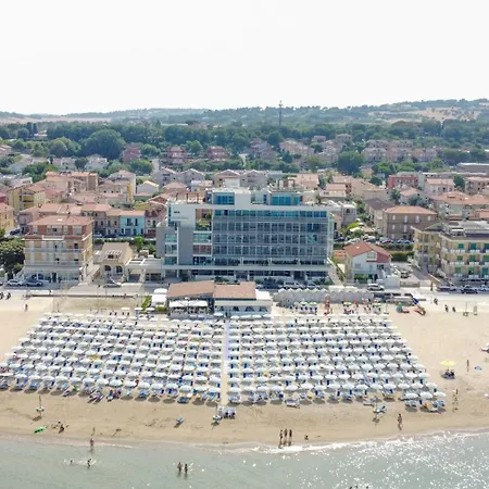 Luxury Seafront With Private Parking And * Civitanova Marche
