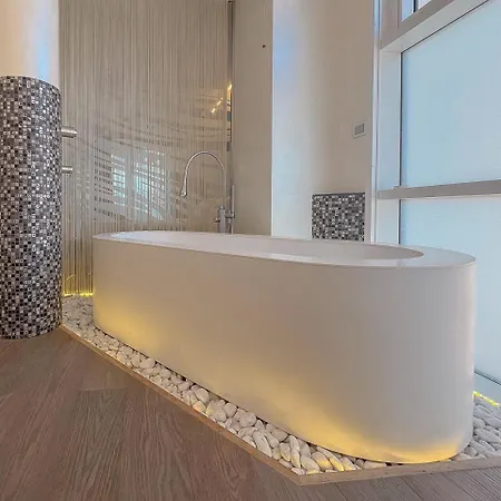Apartment Luxury Seafront Apartment, Parking And By Host Hero Civitanova Marche
