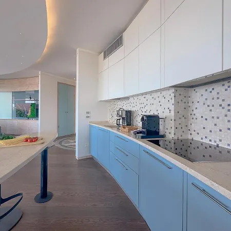 Luxury Seafront Apartment, Parking And By Host Hero