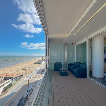 Apartment Luxury Seafront Apartment, Parking And By Host Hero Civitanova Marche