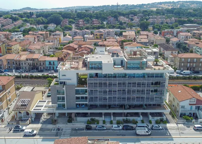 Luxury Seafront Apartment, Parking And By Host Hero Civitanova Marche