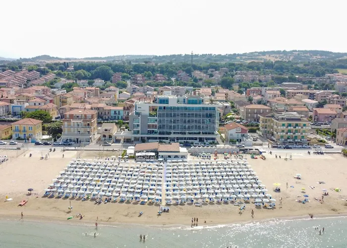 Luxury Seafront Apartment, Parking And By Host Hero * Civitanova Marche