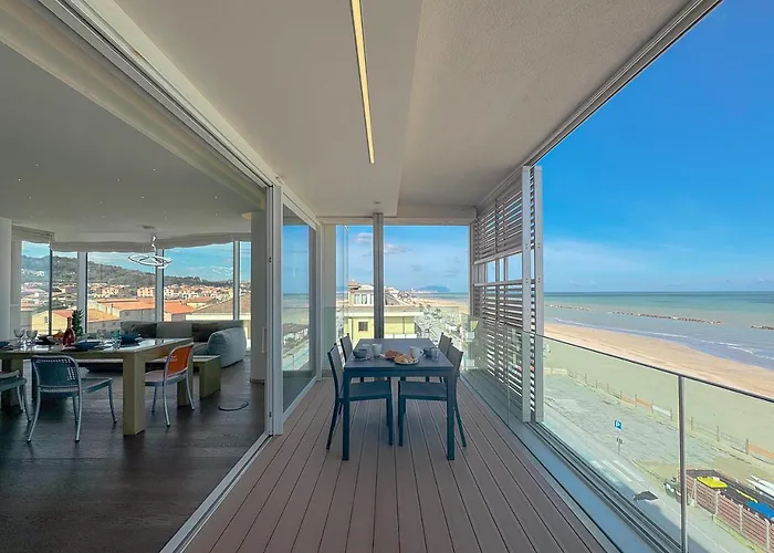 Apartment Luxury Seafront Apartment, Parking And By Host Hero