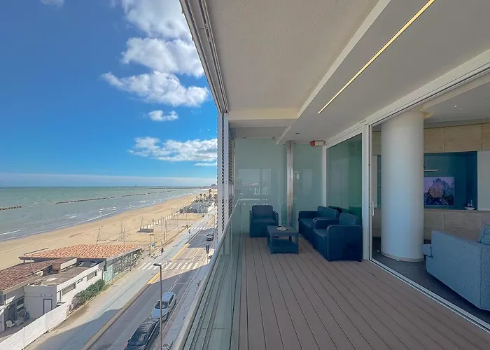 Apartment Luxury Seafront Apartment, Parking And By Host Hero Civitanova Marche