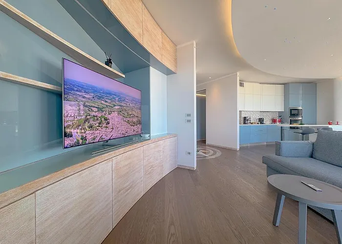 Apartment Luxury Seafront Apartment, Parking And By Host Hero